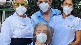 La signora Janna al centro con i figli Grazia, Massimo e la nipote Ilaria