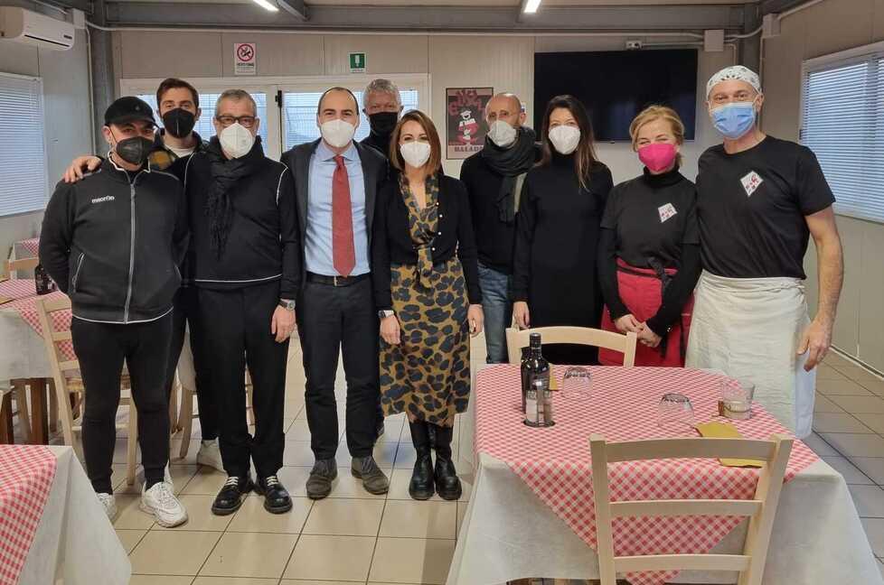 Nella foto da sx: Ciriello, Innocenti, F. Corrieri, Calamai, Orlandi, M.Corrieri (dietro), Pagliai, Y. Corrieri, Tesi e il pizzaiolo Federico Palazzi
