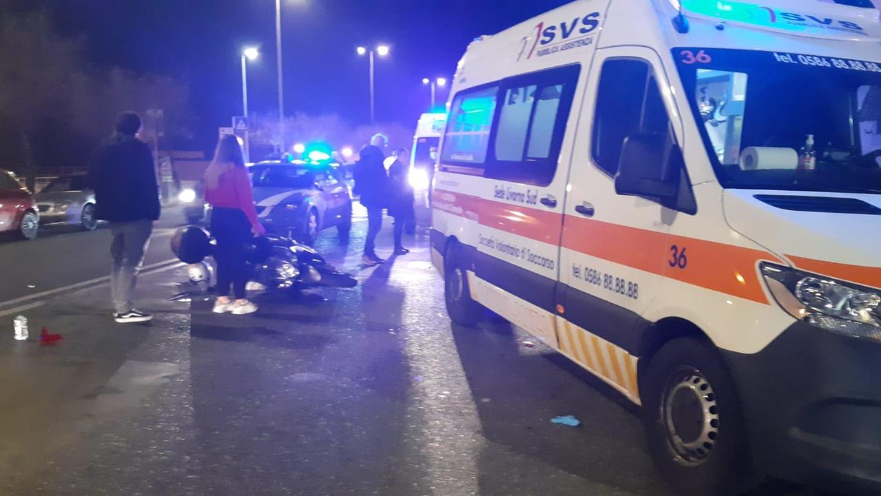 Beve troppo e si sente male, soccorsa una giovane in piazza del Luogo Pio