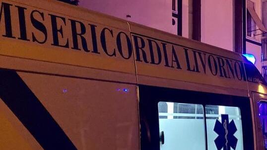 Uomo trovato a terra in piazza Mazzini. Soccorso, è gravissimo