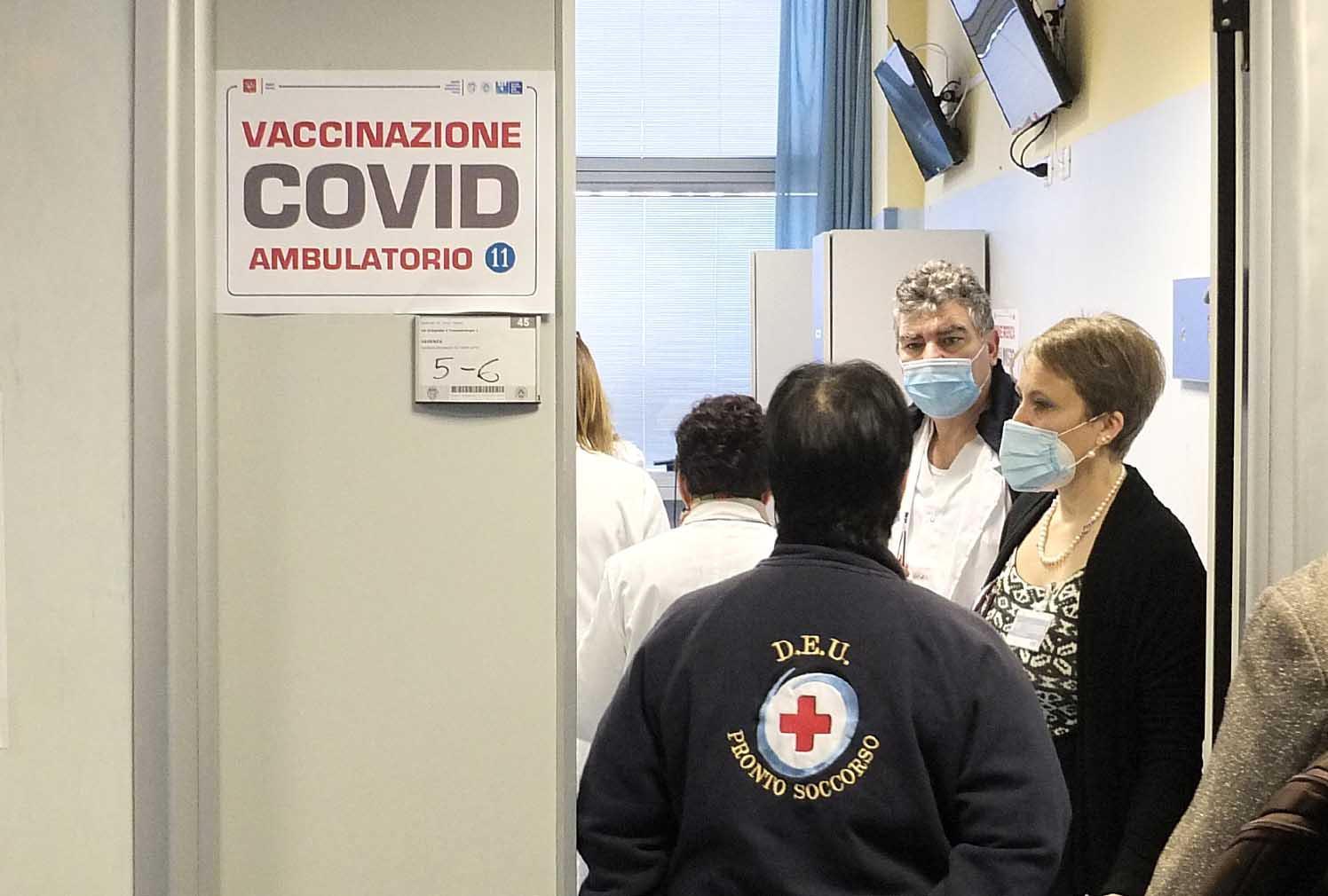 L’ambulatorio per le vaccinazioni a Cisanello (Foto Muzzi)