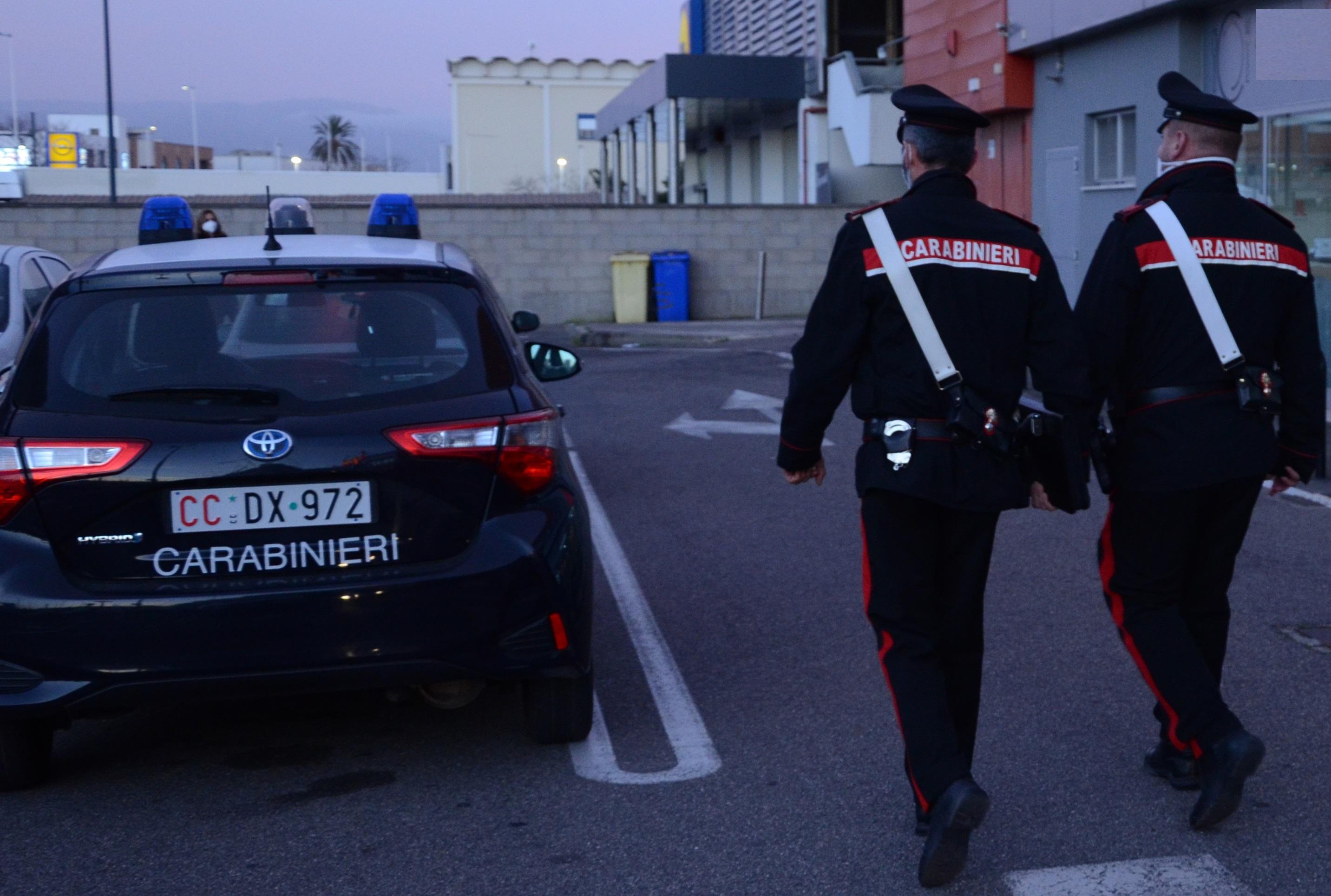 Non riesce a fare benzina e danneggia la colonnina con l'erogatore: denunciato 26enne di San Vito
