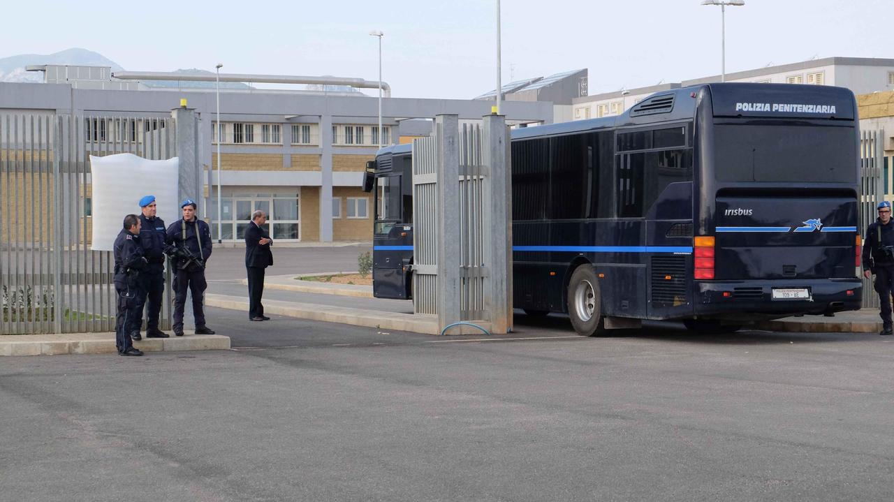 Uta, detenuto aggredisce in carcere carabinieri e agenti penitenziari
