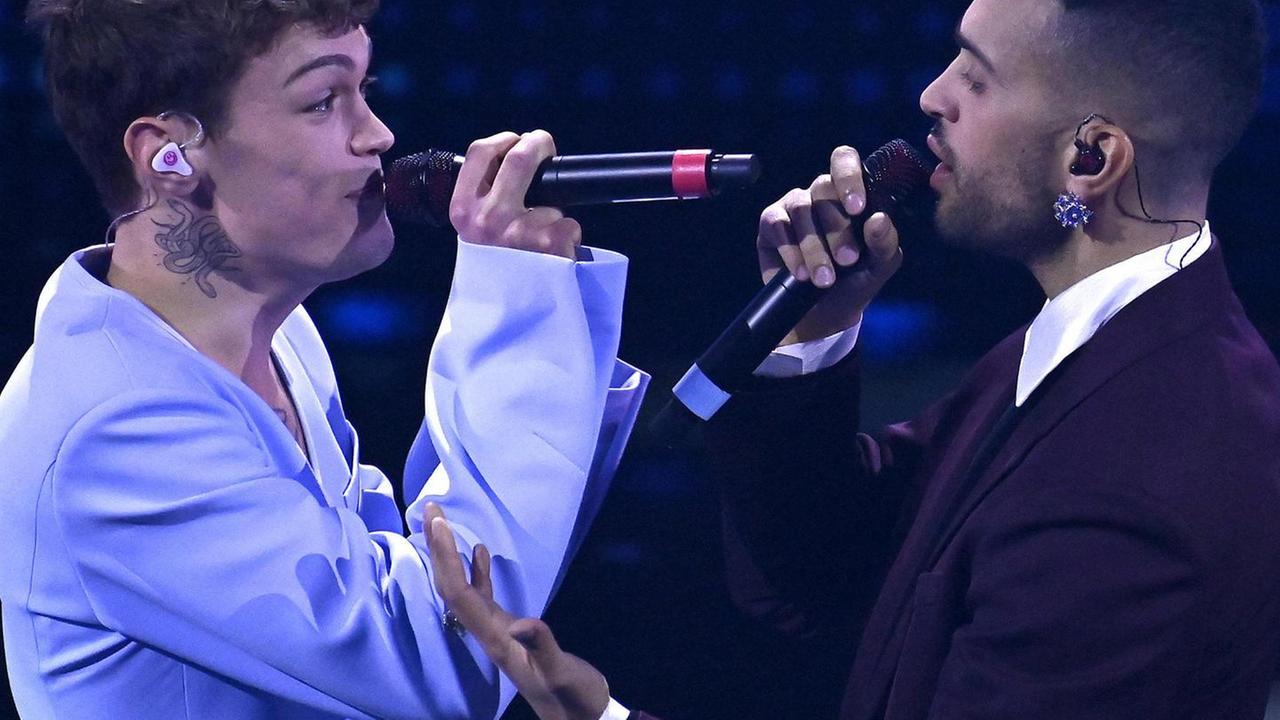 Mahmood & Blanco subito in vetta