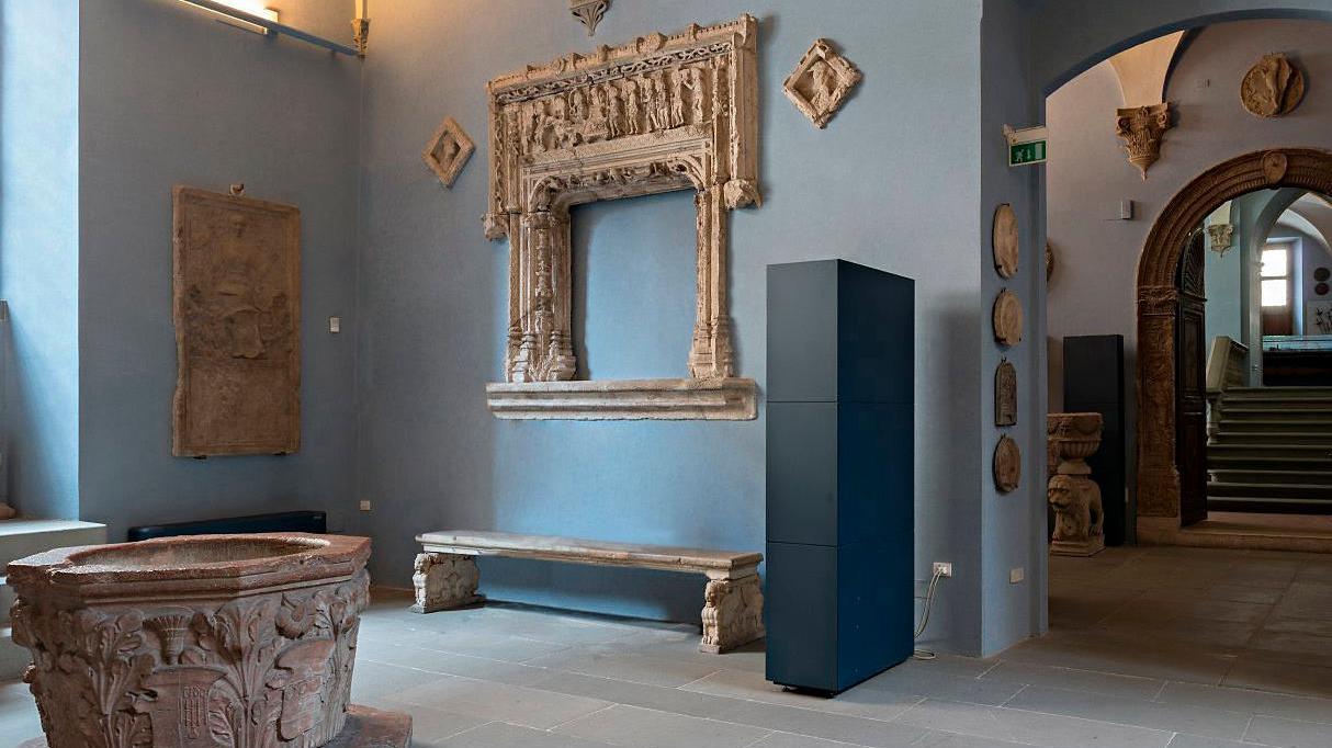 La sala del museo Bardini con l'Arco Marongio che rappresenta la vittoria degli aragonesi sui sardi