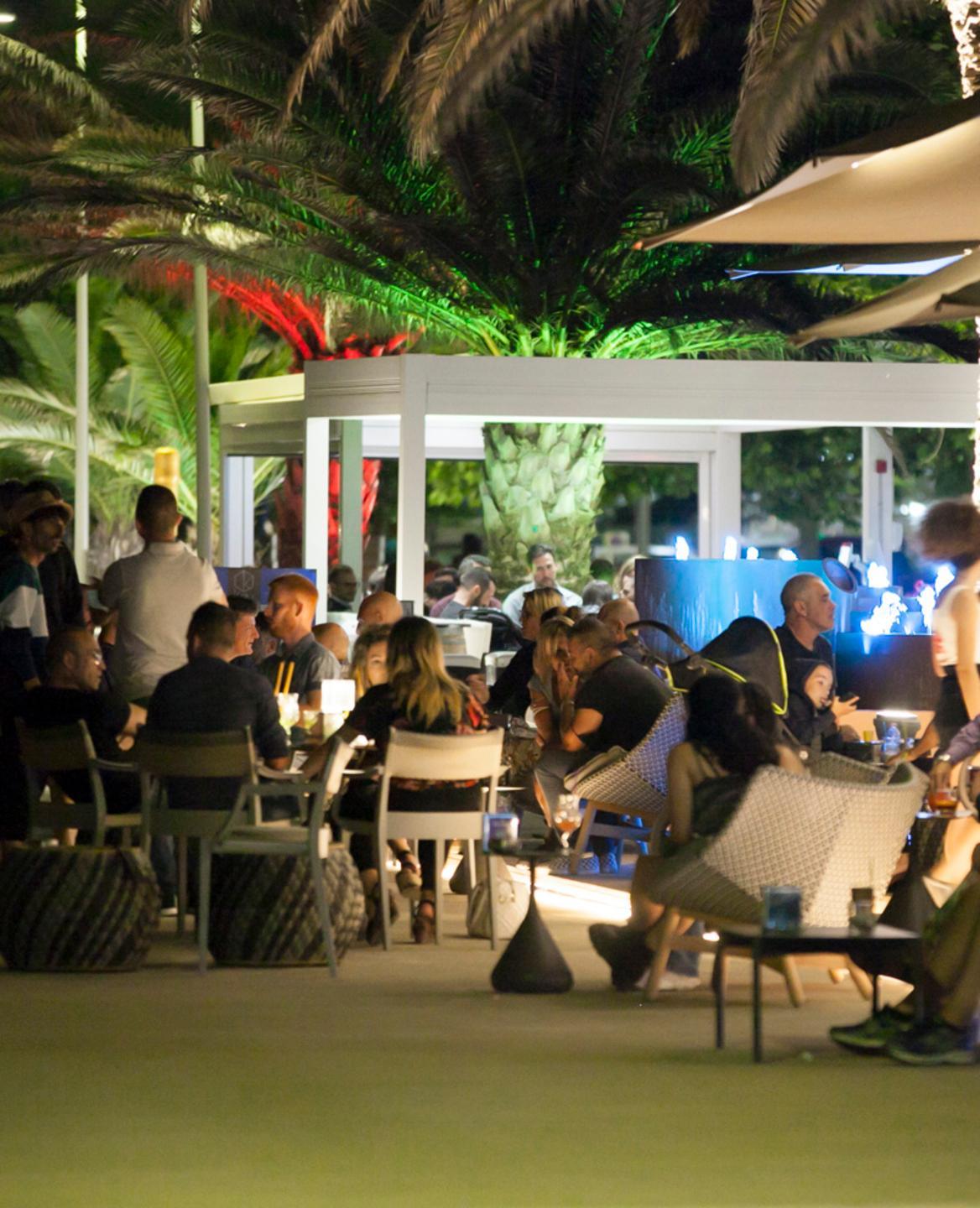 Alghero, hotel, ristoranti e locali: «Non troviamo personale» 