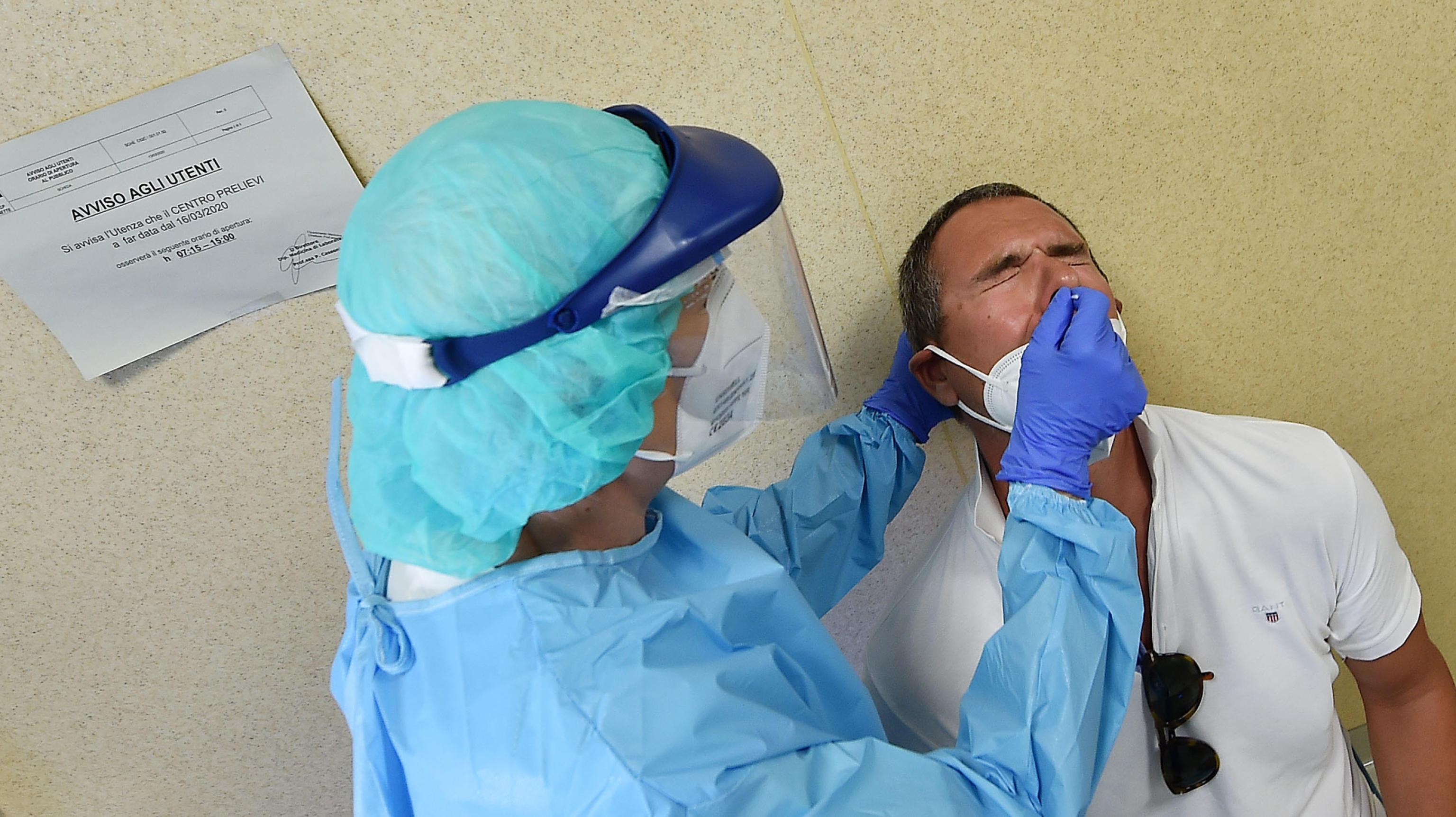 Covid, "dimenticati" in Sardegna almeno 70mila positivi