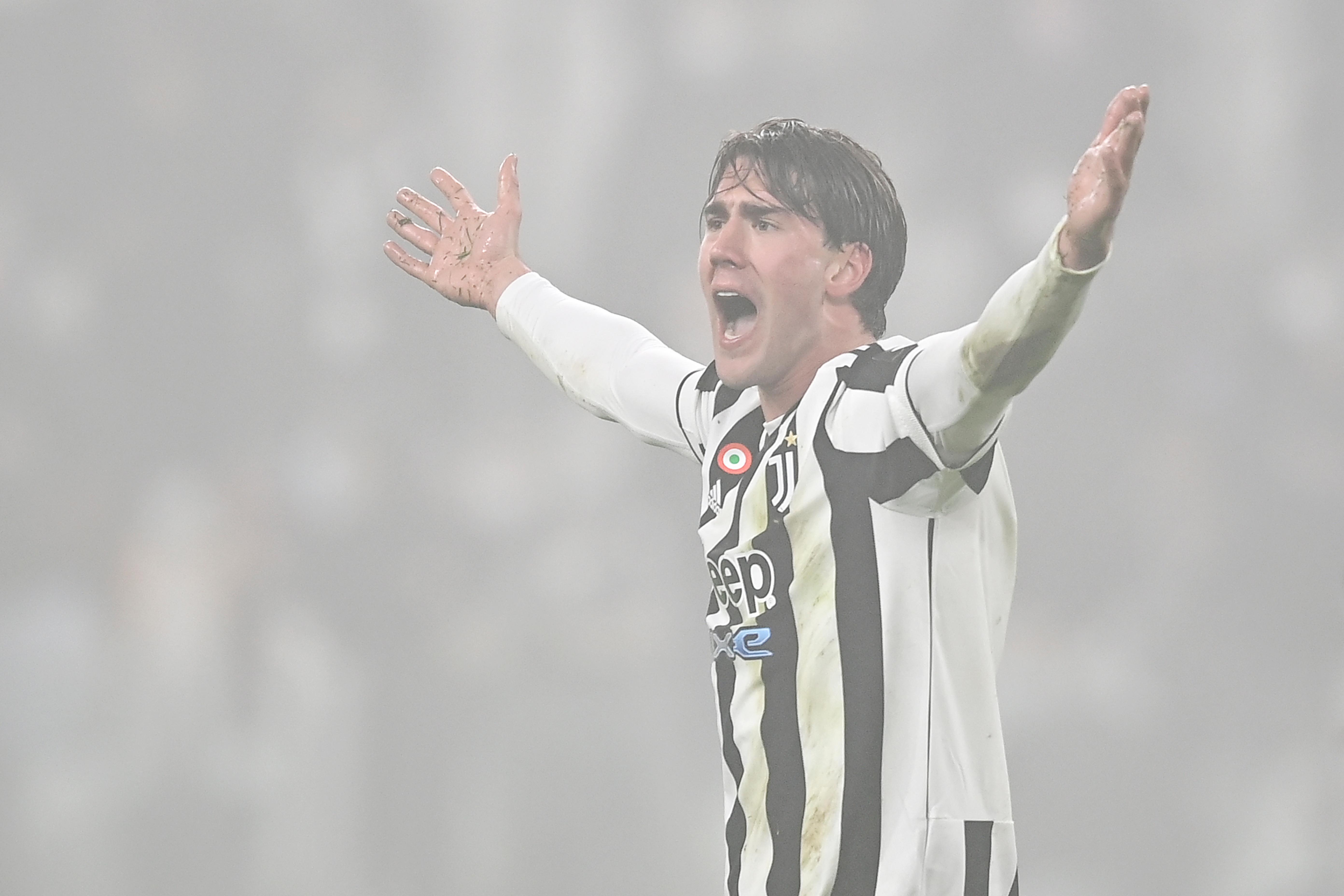 L’attaccante serbo esulta dopo il gol del vantaggio