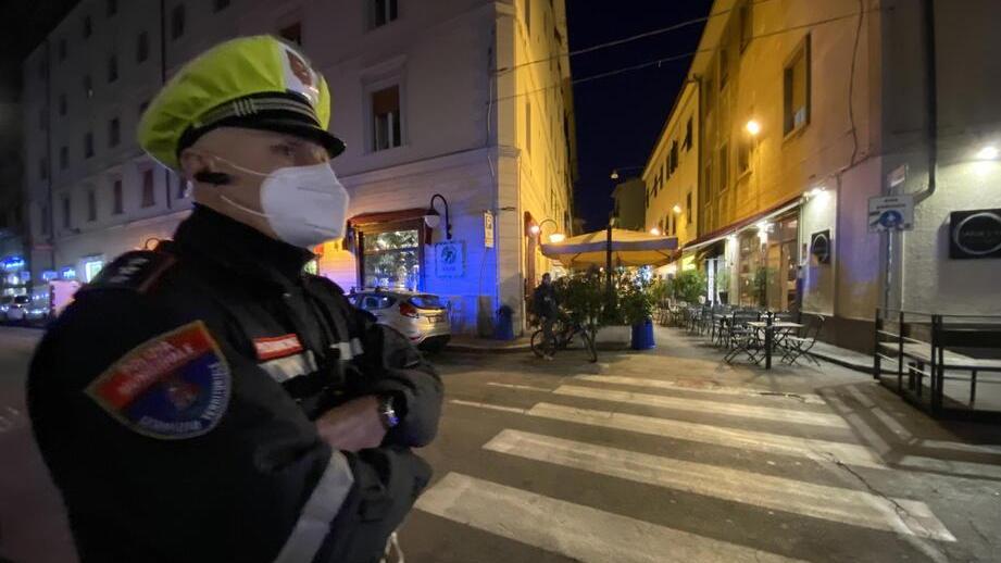 La polizia municipale in via Roma