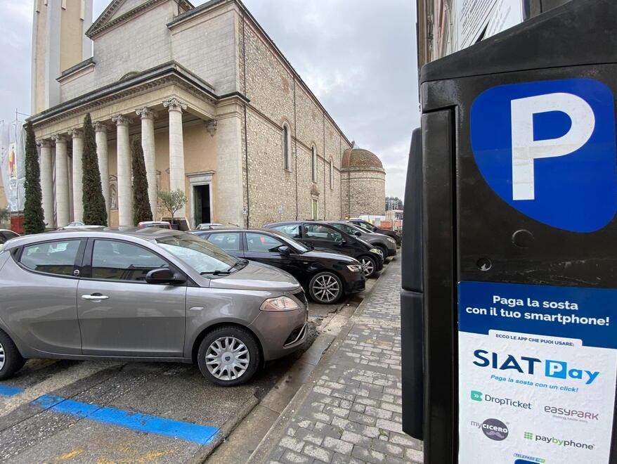 Il parcheggio davanti al Duomo