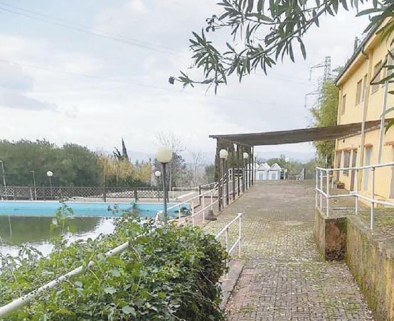 La piscina comunale di Chianni