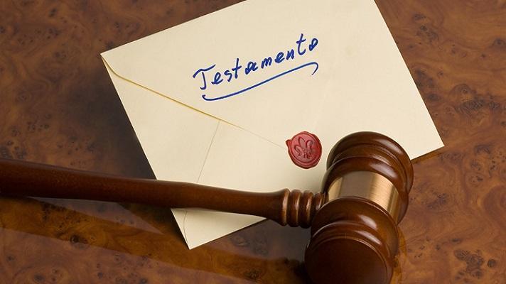 «Quel testamento olografo è un falso»: il figlio e la nuora sono sotto processo 