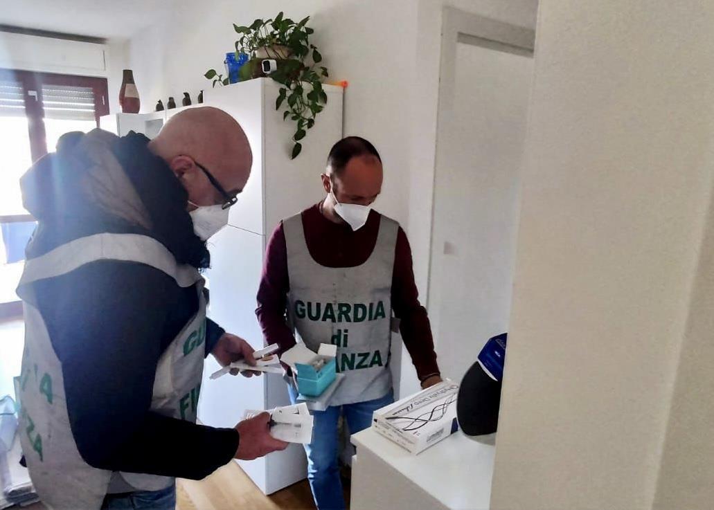 Smascherato falso chirurgo estetico, aveva clienti a Lucca 