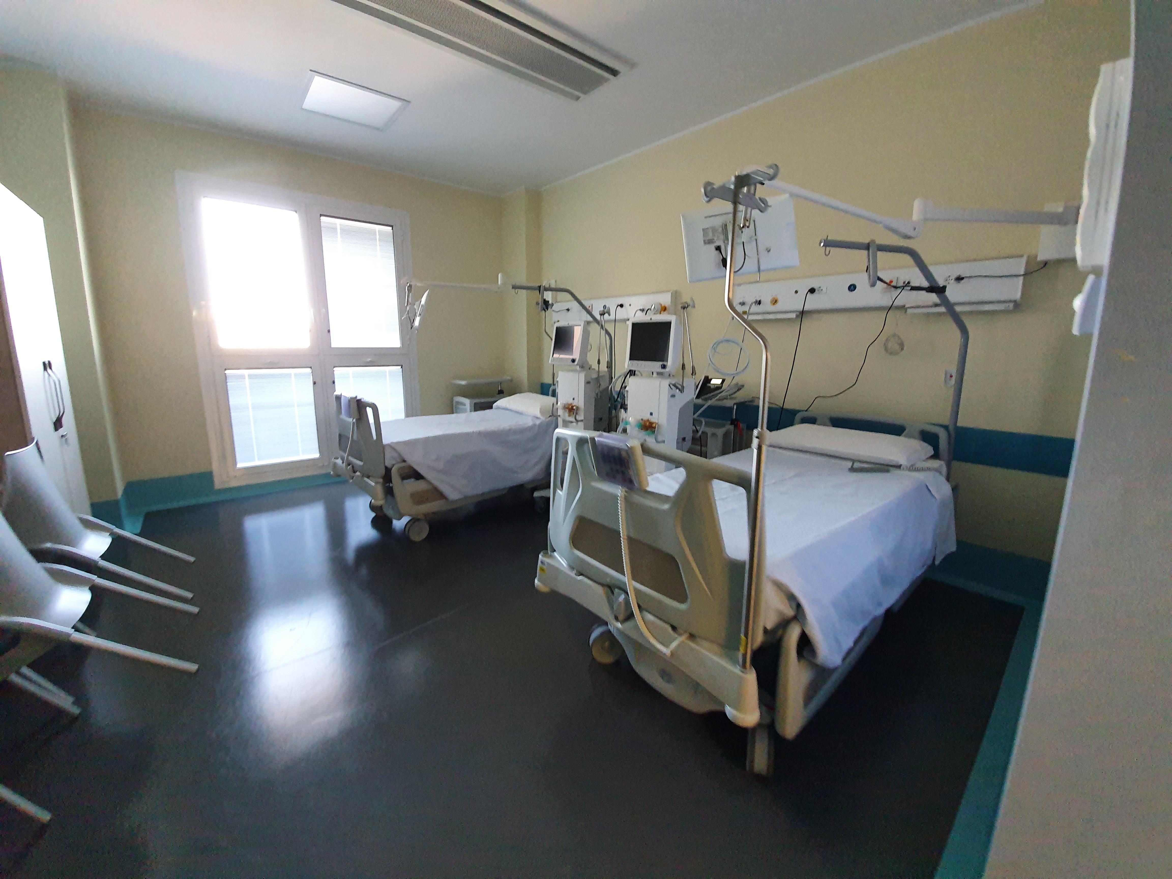 Progressisti all'attacco: "Ospedali al collasso, chiamare i medici dell'Esercito"
