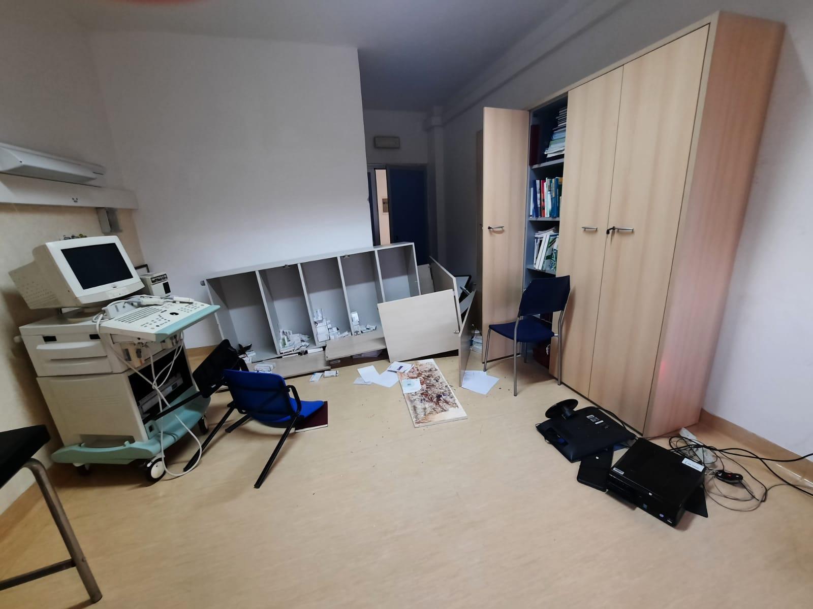 Il disastro nei locali della Leniterapia dell'ospedale