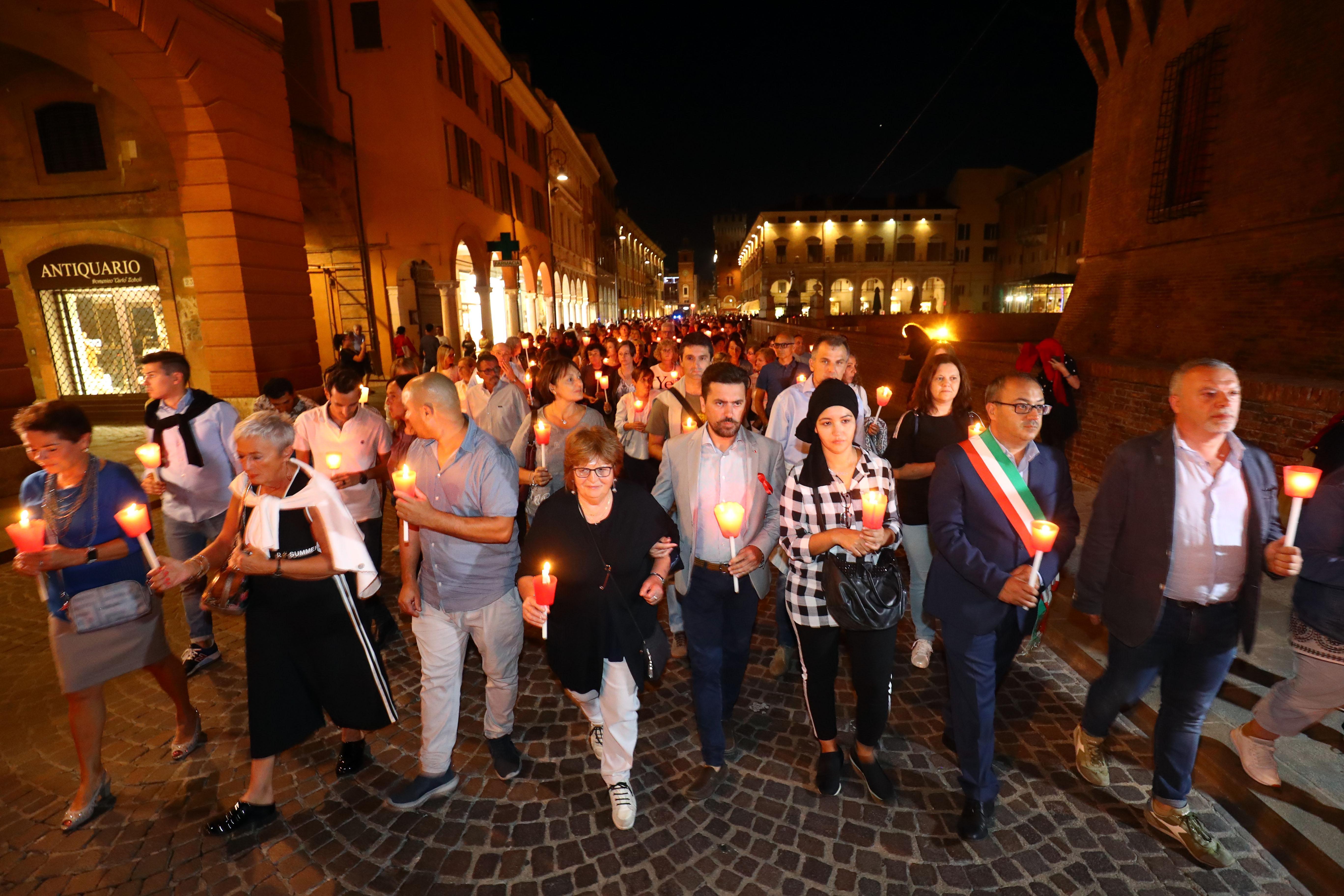 Uccise e bruciò la compagna, condannato all'ergastolo 