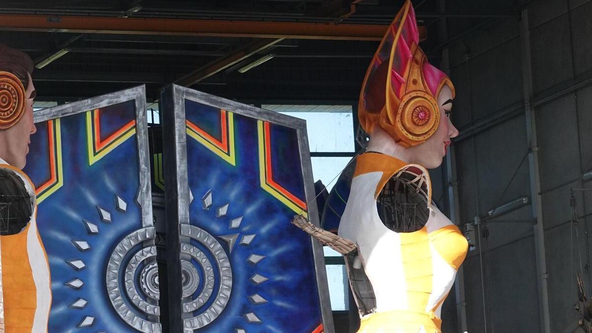 Carnevale di Viareggio, padre e figlia costruiscono il carro sulla parità di genere tra uomo e donna