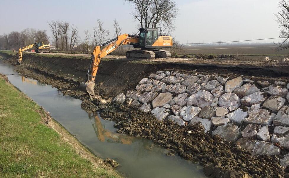 Fabbrico, sull’argine di via Naviglio lavori di consolidamento al via da questa mattina 