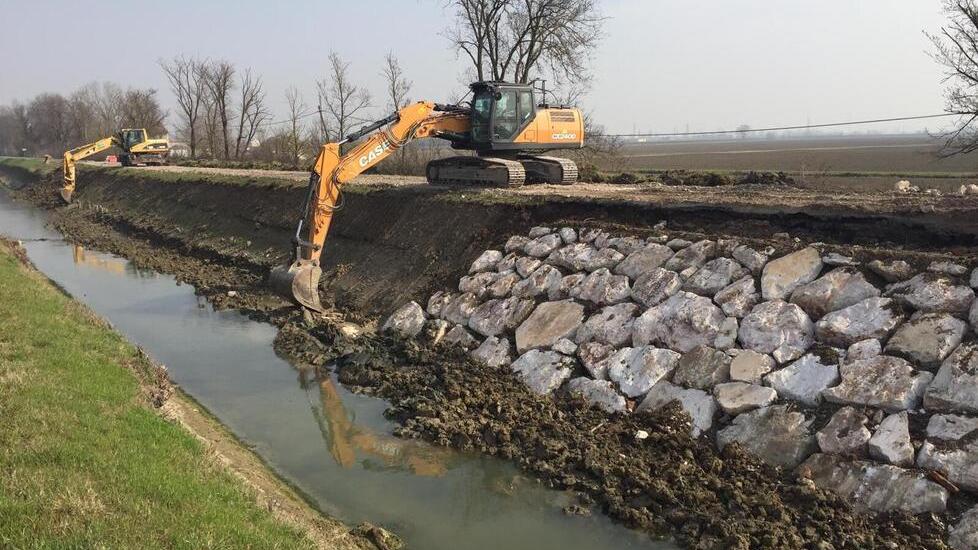 Fabbrico, sull’argine di via Naviglio lavori di consolidamento al via da questa mattina