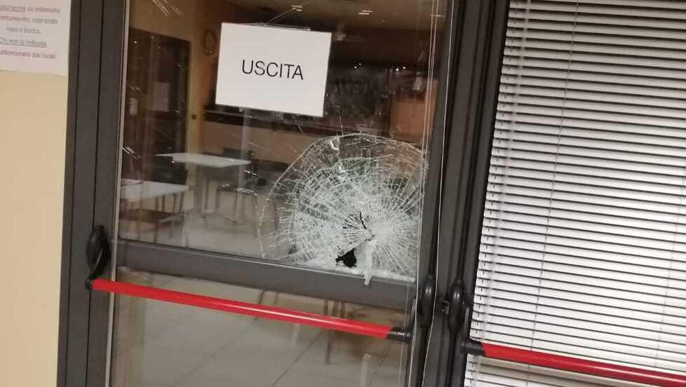 Poviglio, blitz dei ladri all’Arci Kaleidos: ennesimo furto per pochi soldi 