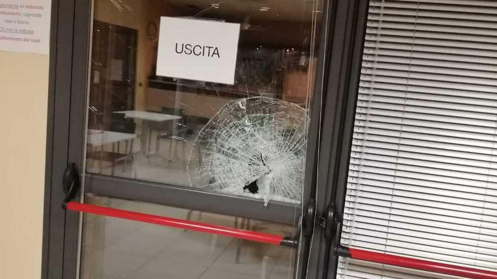 Poviglio, blitz dei ladri all’Arci Kaleidos: ennesimo furto per pochi soldi