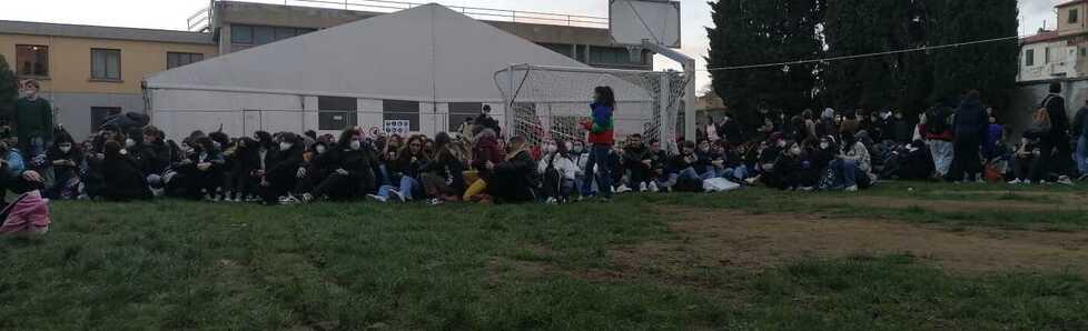 Scuole in autogestione a Livorno: «Assemblee non stop». La voce degli studenti: video 