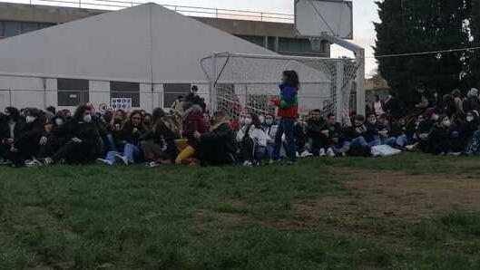 Scuole in autogestione a Livorno: «Assemblee non stop». La voce degli studenti: video