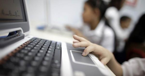 Sondaggio tra gli studenti di Prato: al 16% è stato offerto denaro in cambio di foto sul web 