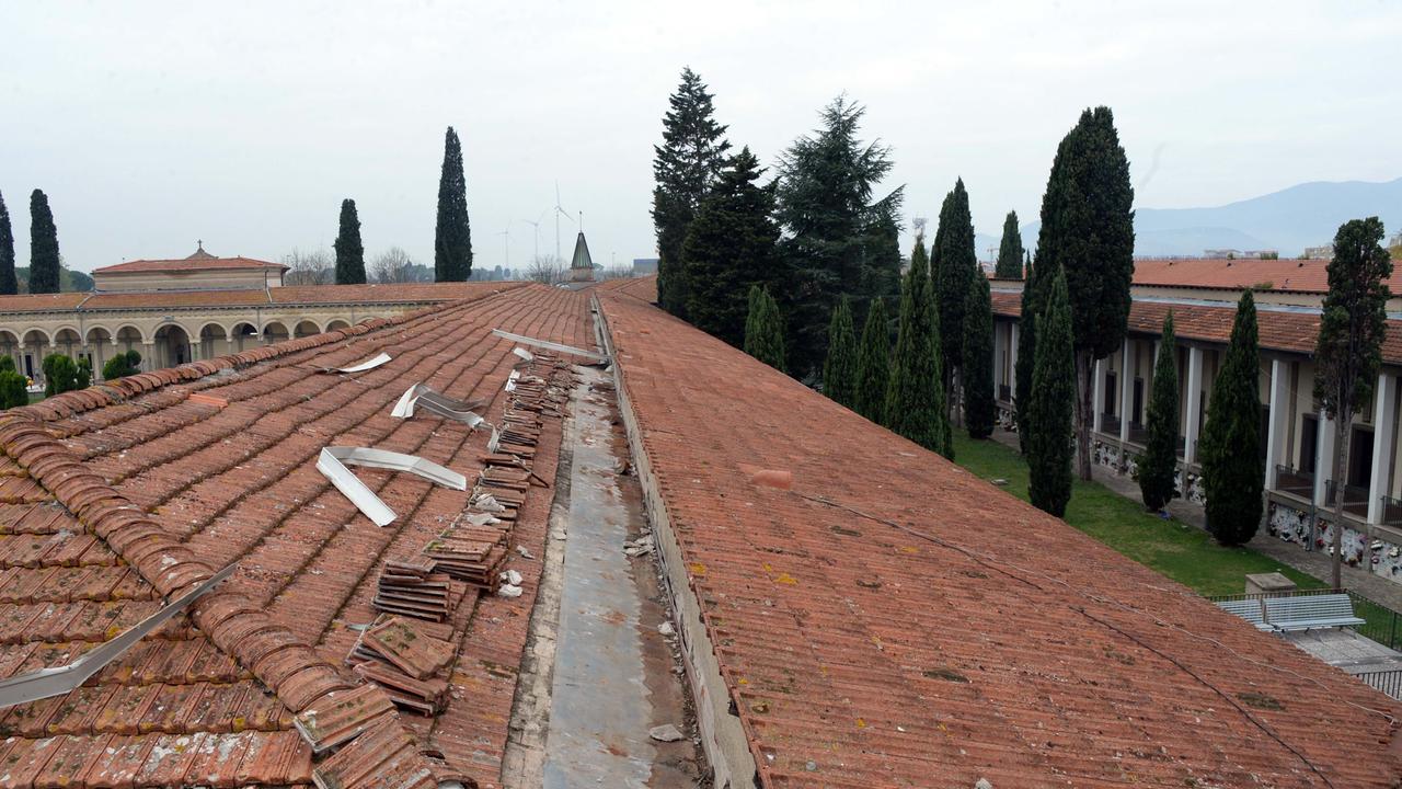 Il tetto del cimitero della Misericordia a Pontedera