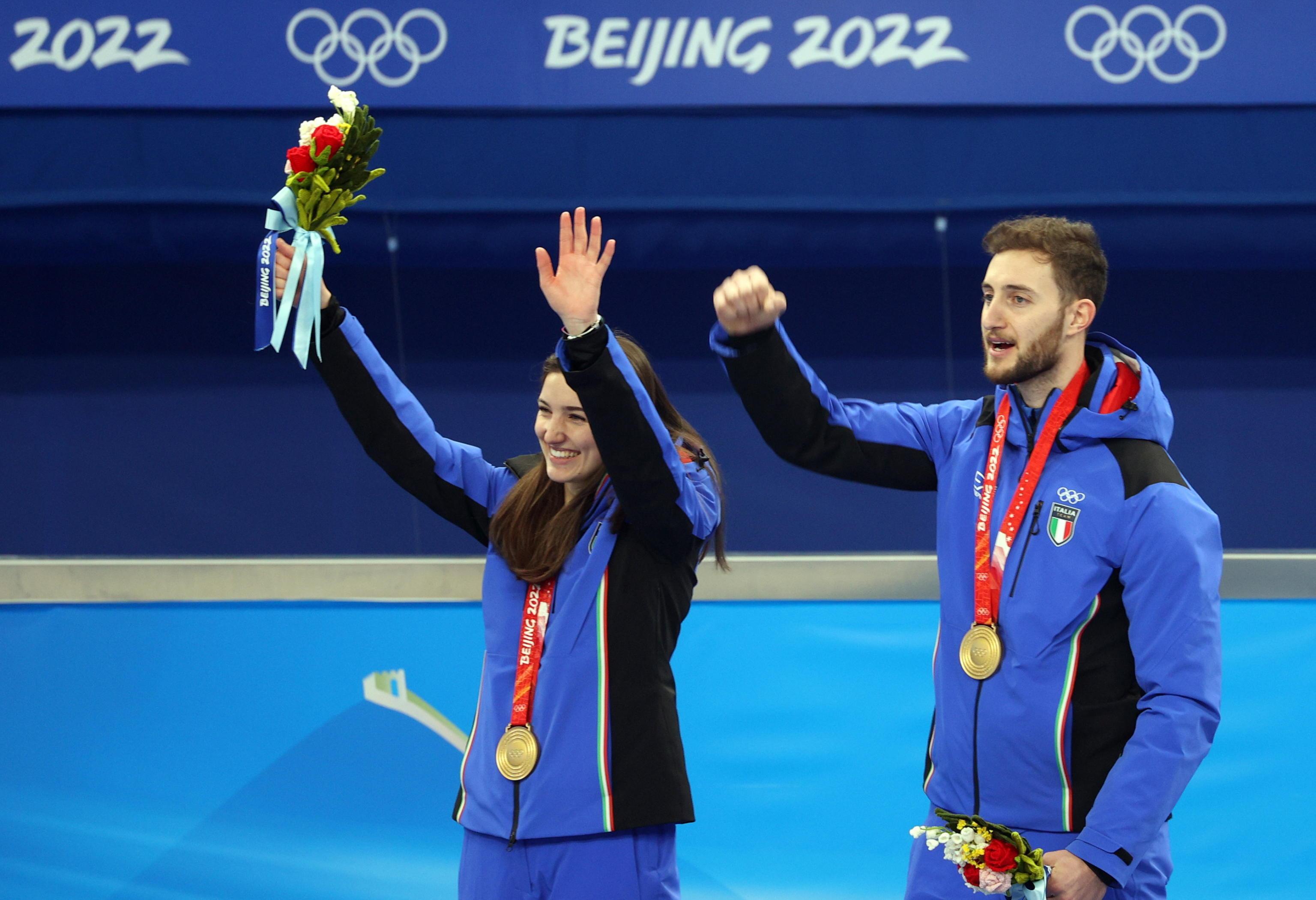 Stefania Constantini e Amos Mosaner sul podio più alto del doppio misto di curling
