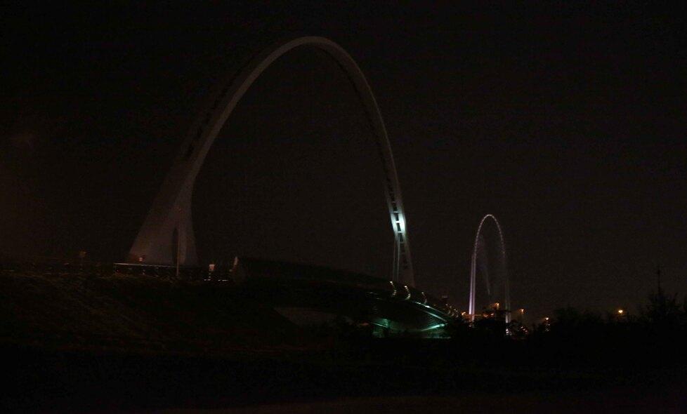 Reggio spegne le luci ai suoi monumenti. Il sindaco: «Preoccupati dal caro bollette» 