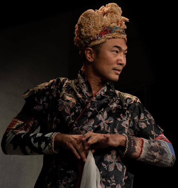 Yang Shi in scena con Arle-Chino
