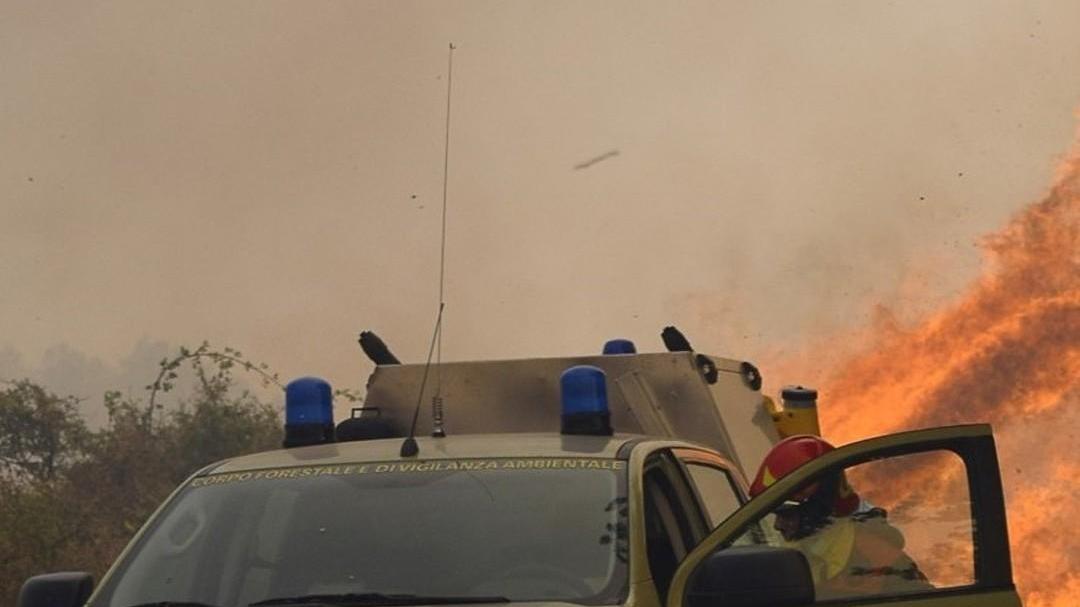 Paura per un incendio a Fromiga squadre a terra al lavoro per ore