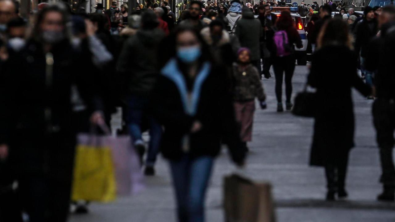 All’aperto senza mascherine altro passo verso la normalità