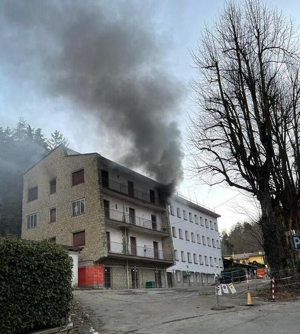 Pavullo. Raid vandalico al Boscaiolo: incendiato l’ex ristorante 
