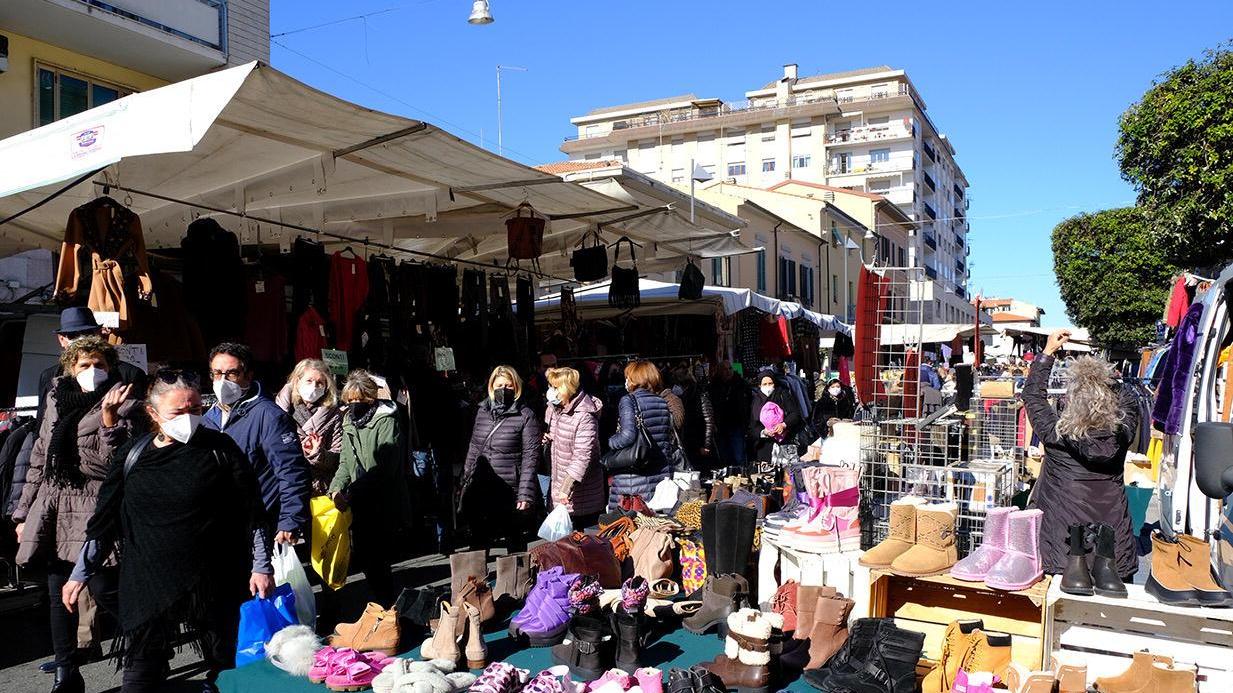 Il mercato settimanale di Cecina
