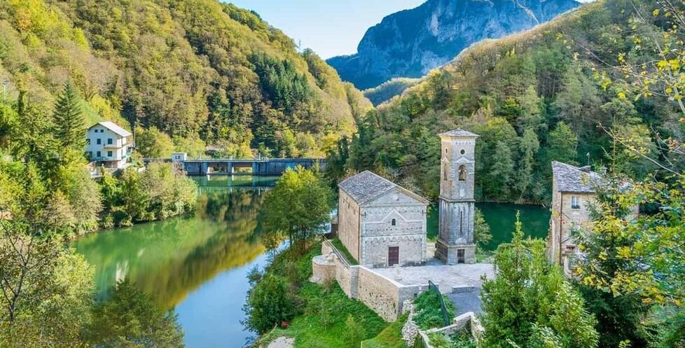 Il borgo di Isola Santa a Careggine, in Garfagnana