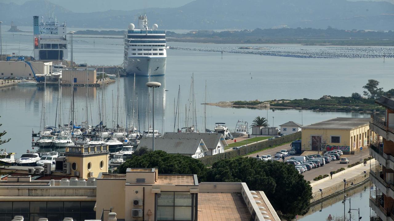 Olbia, cercano di imbarcarsi sul traghetto per Livorno: bloccati tre algerini
