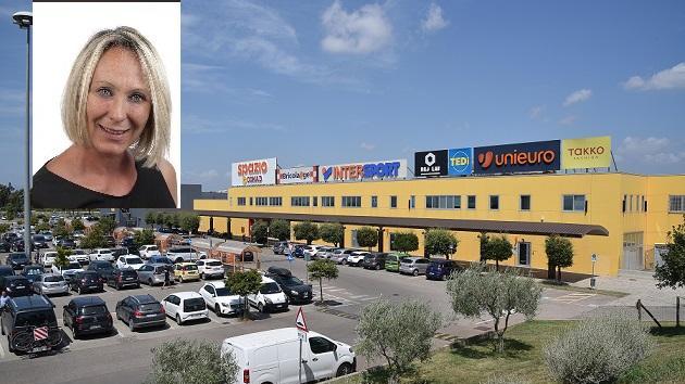 Grosseto, consigliera comunale derubata al centro commerciale