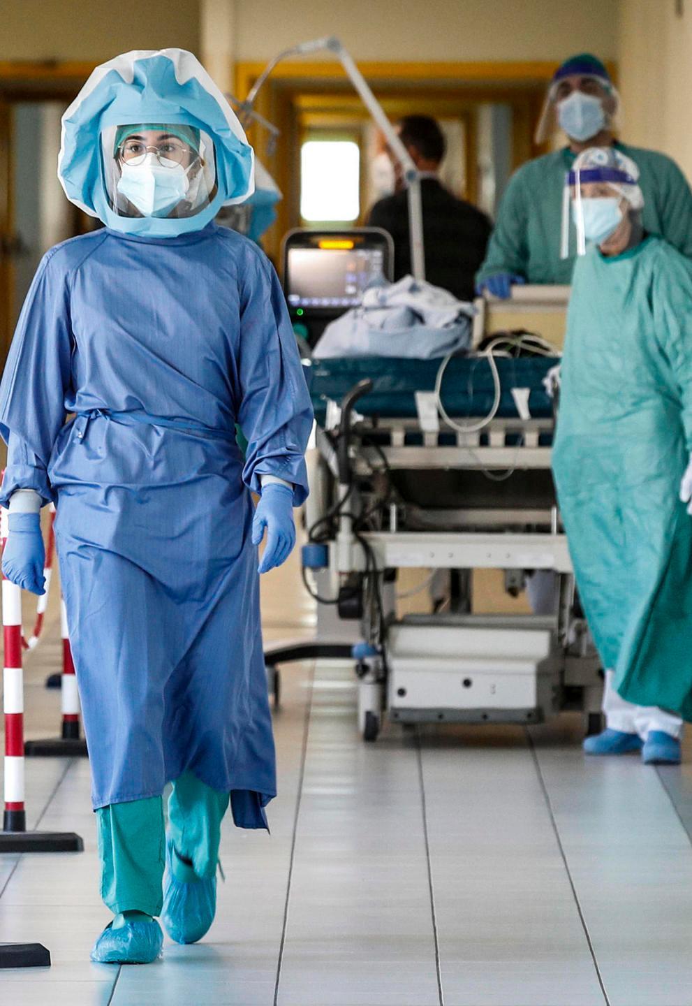 Impennata dei ricoveri e contagi oltre quota 3mila 