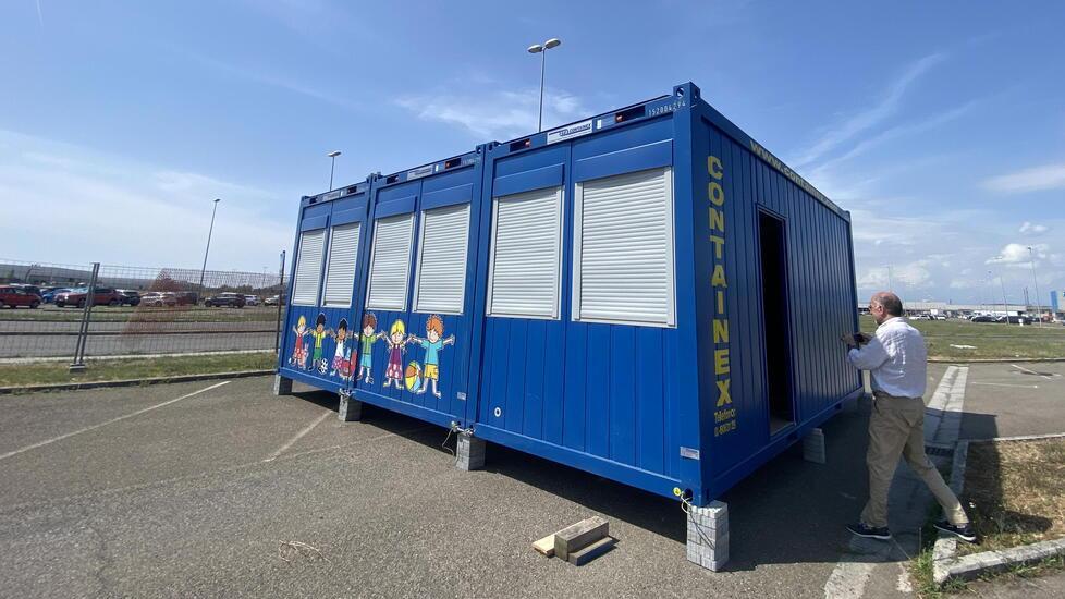 Un modello di container trasformato in aula scolastica e usato di recente a Pontedera