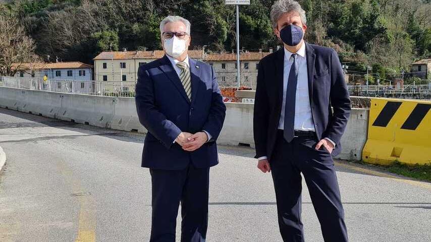 Il sopralluogo di Angori e Di Maio sul ponte di Ripafratta