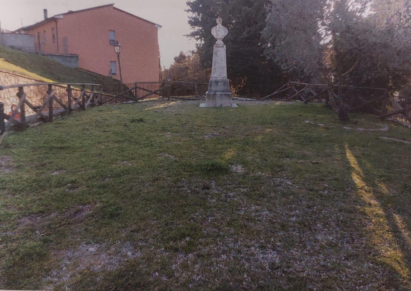L’area a verde pubblico a Campiglia Marittima che verrà attrezzata a parco giochi