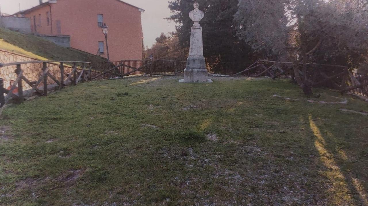 L’area a verde pubblico a Campiglia Marittima che verrà attrezzata a parco giochi