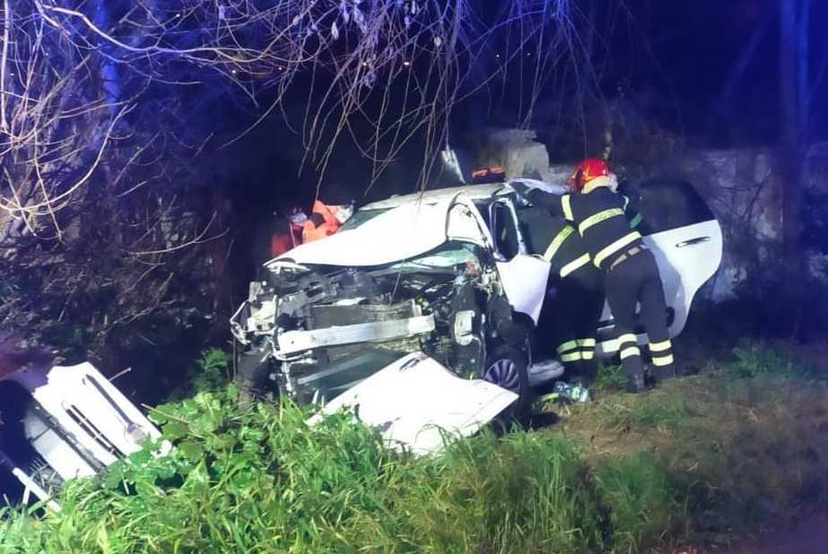 Fuori strada sull’ex 131: gravi marito e moglie 
