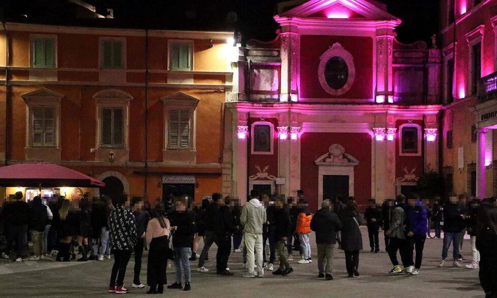 Locali, in centro luci spente all’una: ma nel resto della città si chiude alle due 