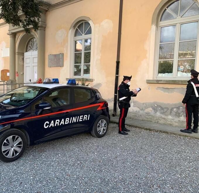 I ladri rubano a scuola e bivaccano tra i banchi 