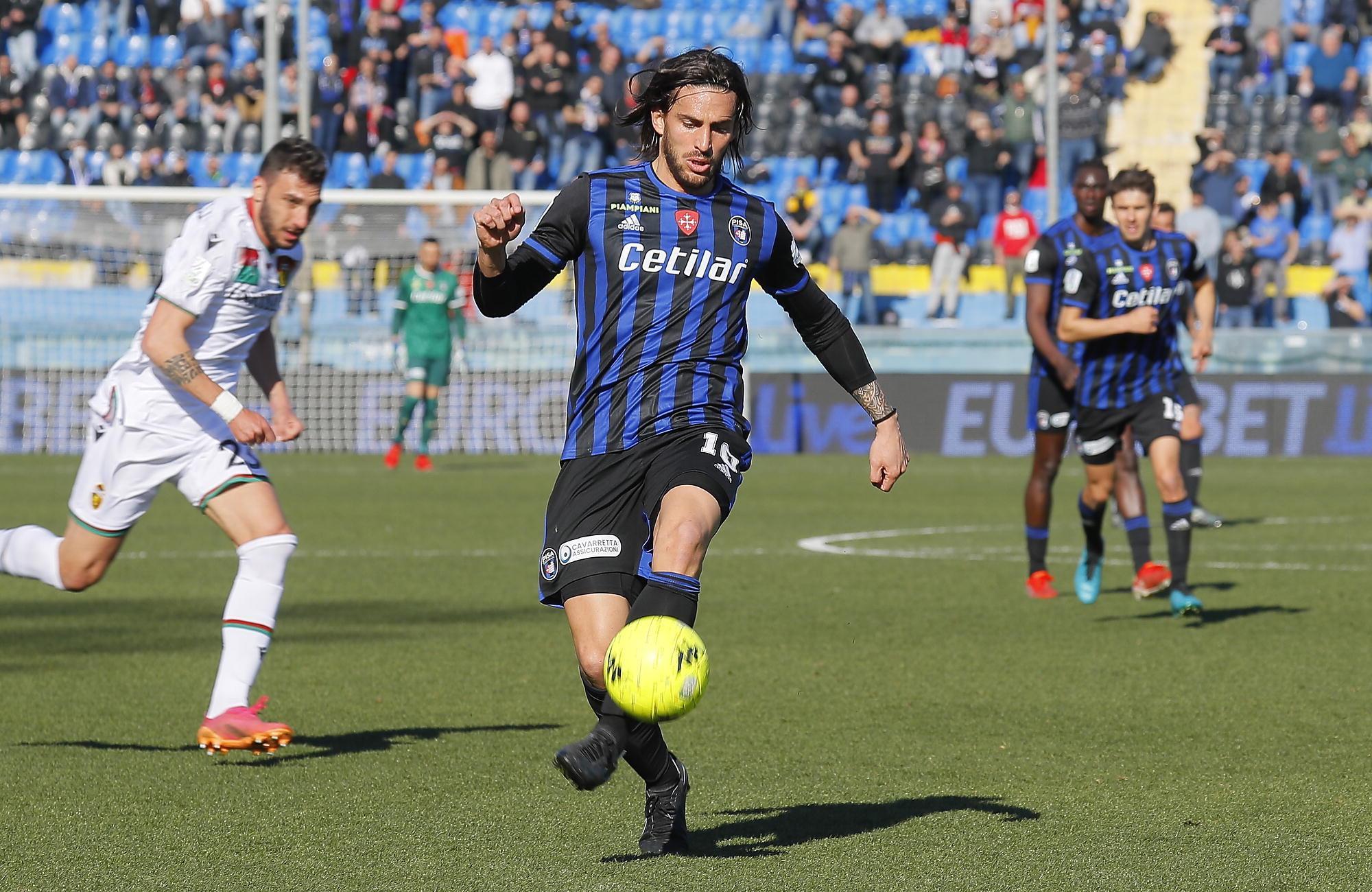 Torregrossa in azione contro la Ternana (foto Renzullo/Muzzi)