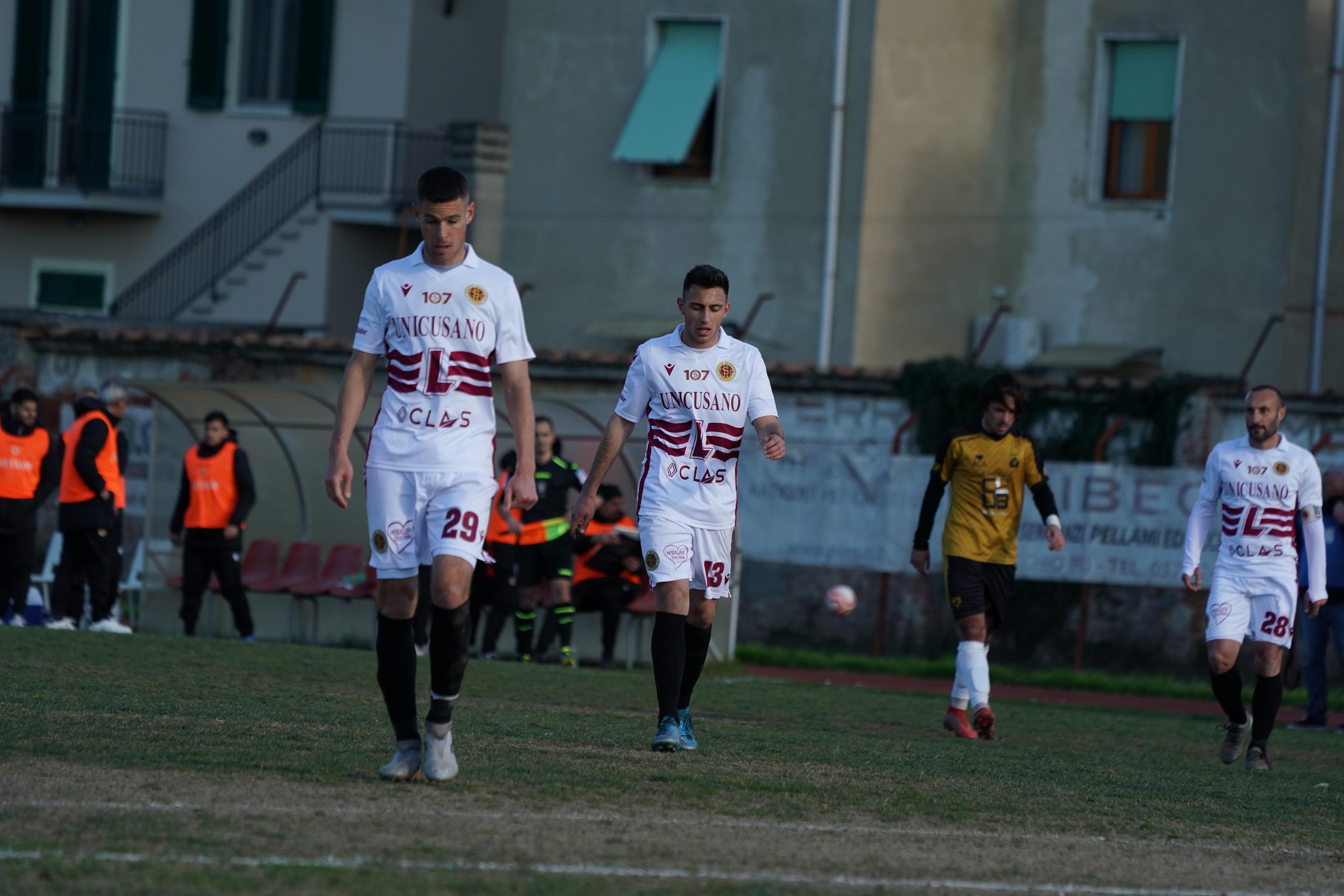 I giocatori in campo (foto Franco Silvi)