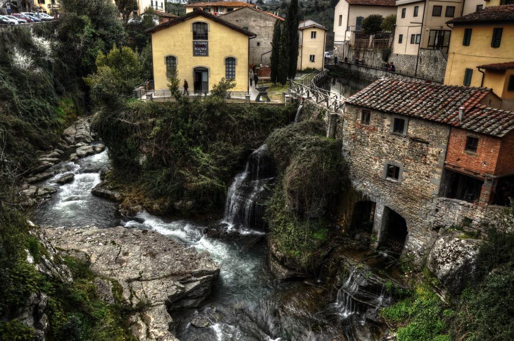 Una veduta di Loro Ciuffenna, borgo in provincia di Arezzo che partecipa al bando regionale